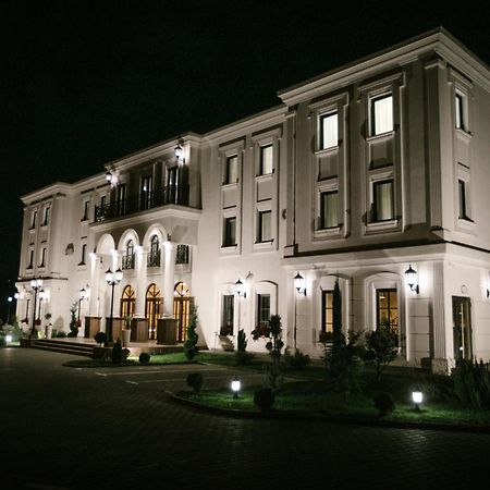 Hotel Beli Dvor Čačak Zewnętrze zdjęcie