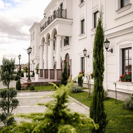 Hotel Beli Dvor Čačak Zewnętrze zdjęcie