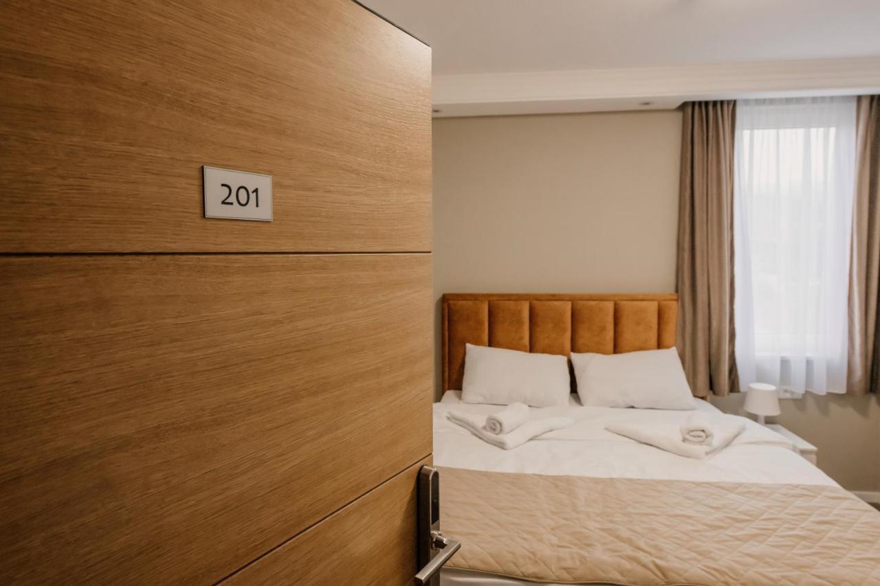 Hotel Beli Dvor Čačak Zewnętrze zdjęcie