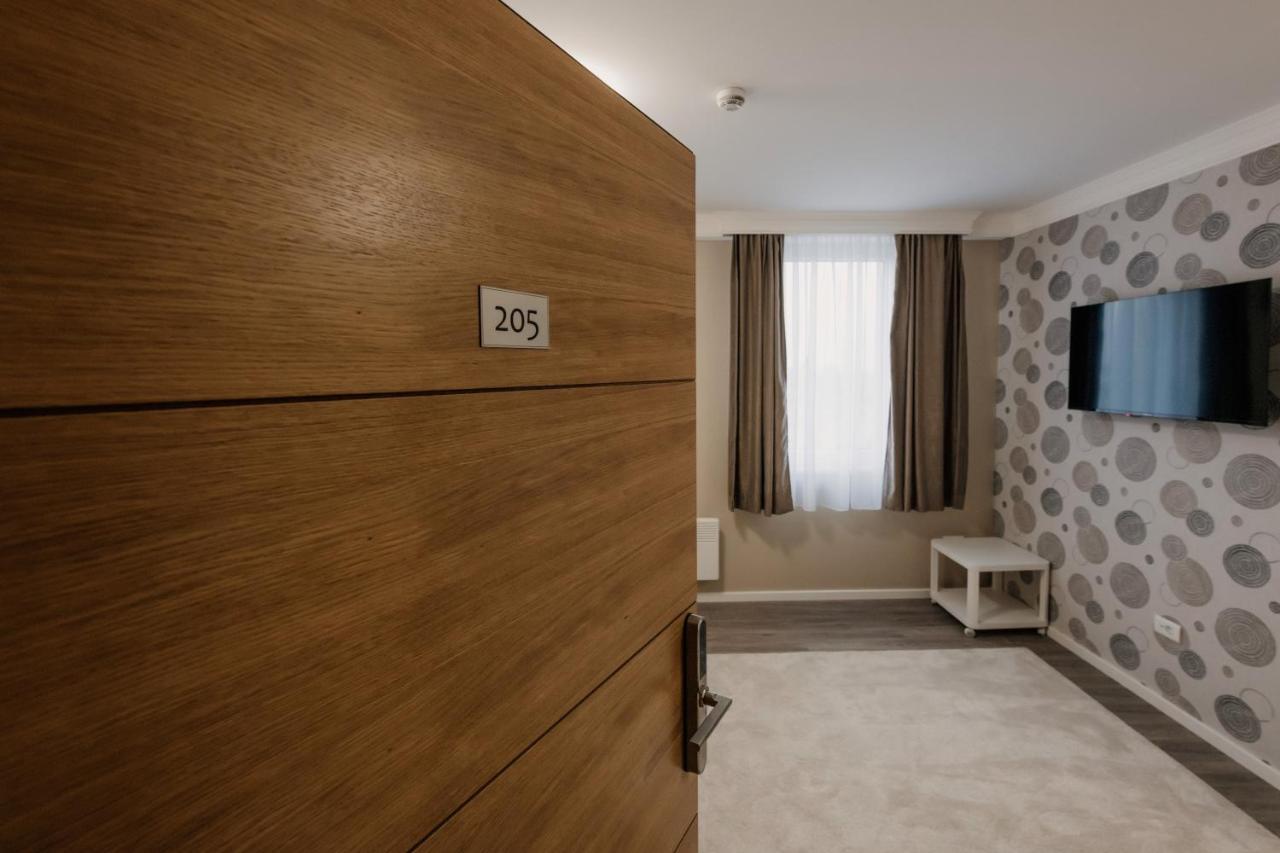 Hotel Beli Dvor Čačak Zewnętrze zdjęcie