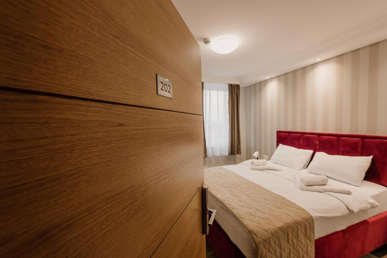 Hotel Beli Dvor Čačak Zewnętrze zdjęcie