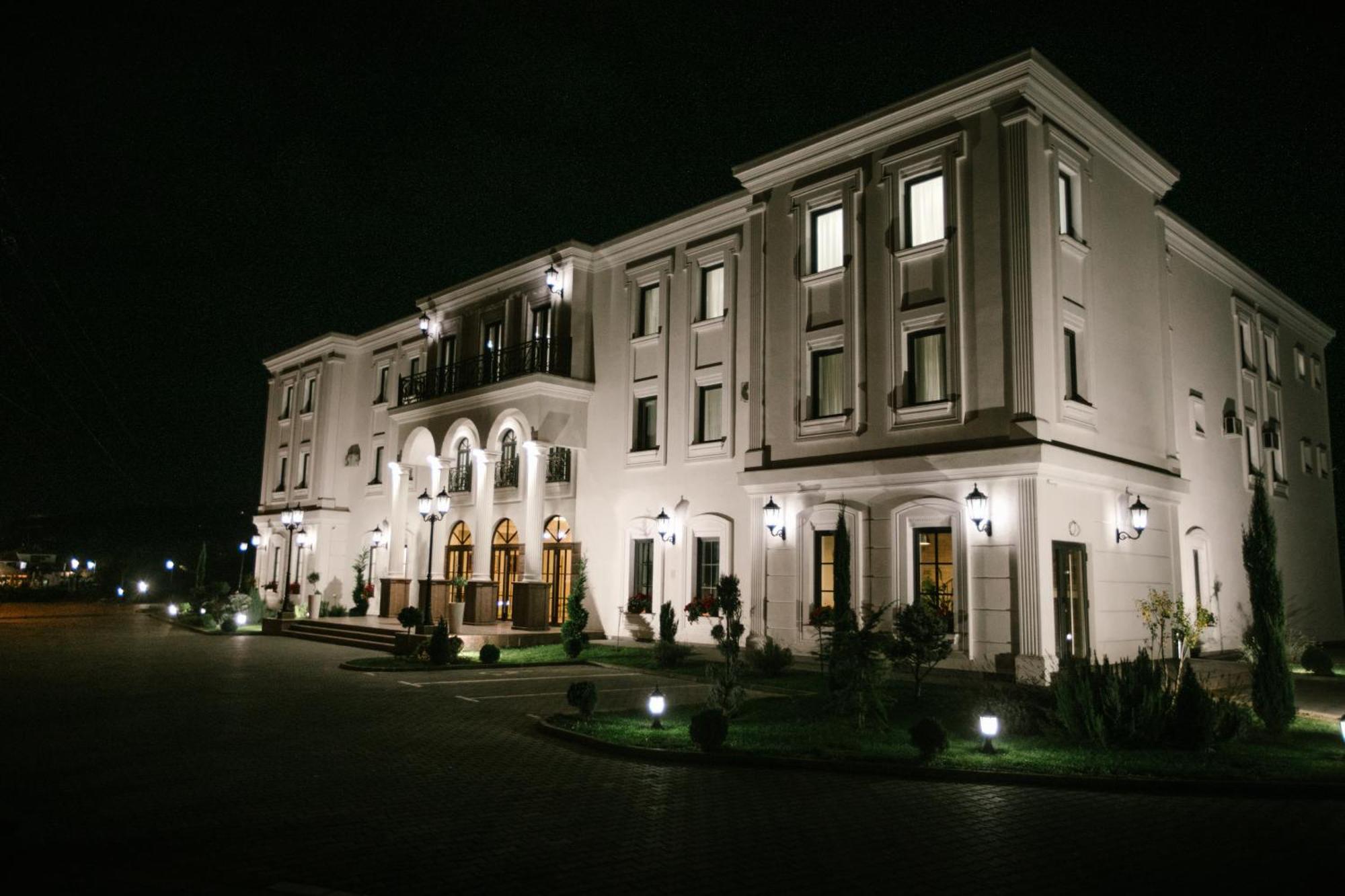 Hotel Beli Dvor Čačak Zewnętrze zdjęcie