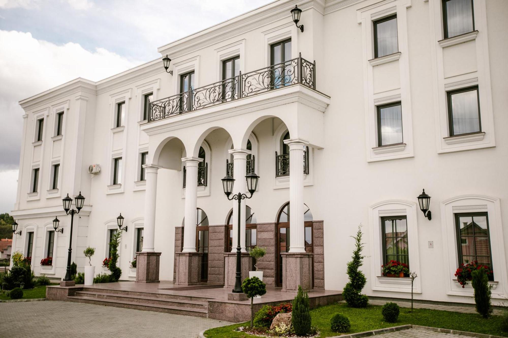 Hotel Beli Dvor Čačak Zewnętrze zdjęcie