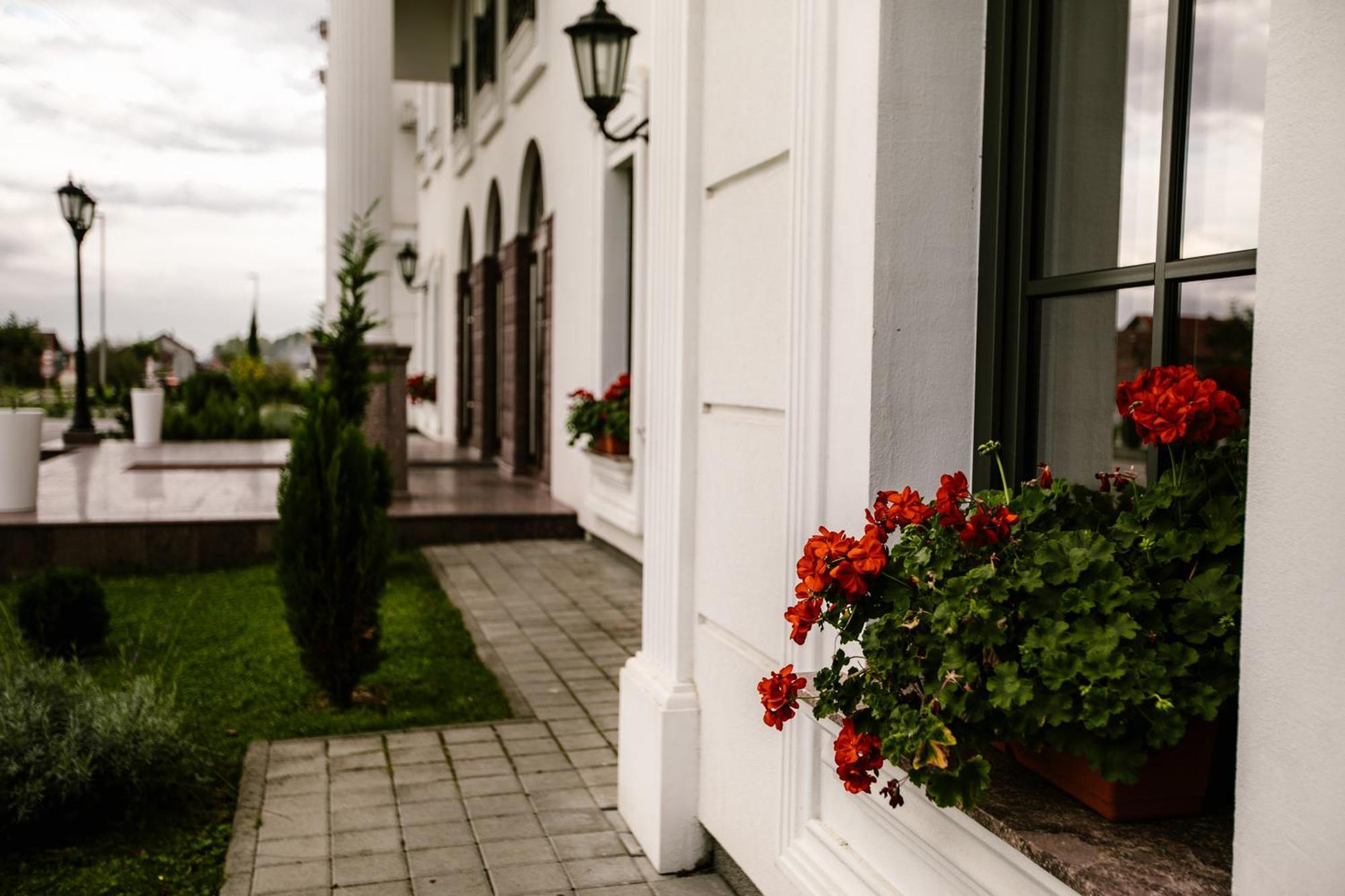 Hotel Beli Dvor Čačak Zewnętrze zdjęcie