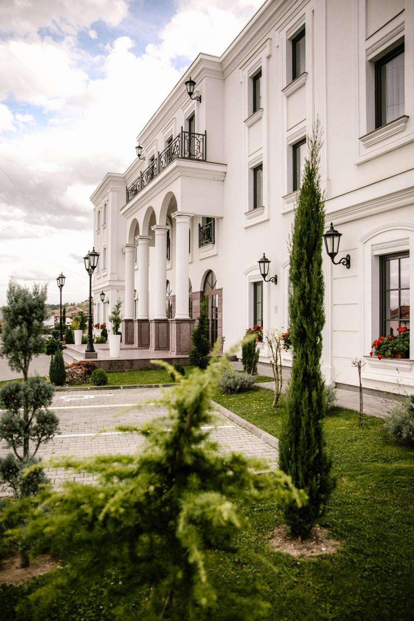 Hotel Beli Dvor Čačak Zewnętrze zdjęcie