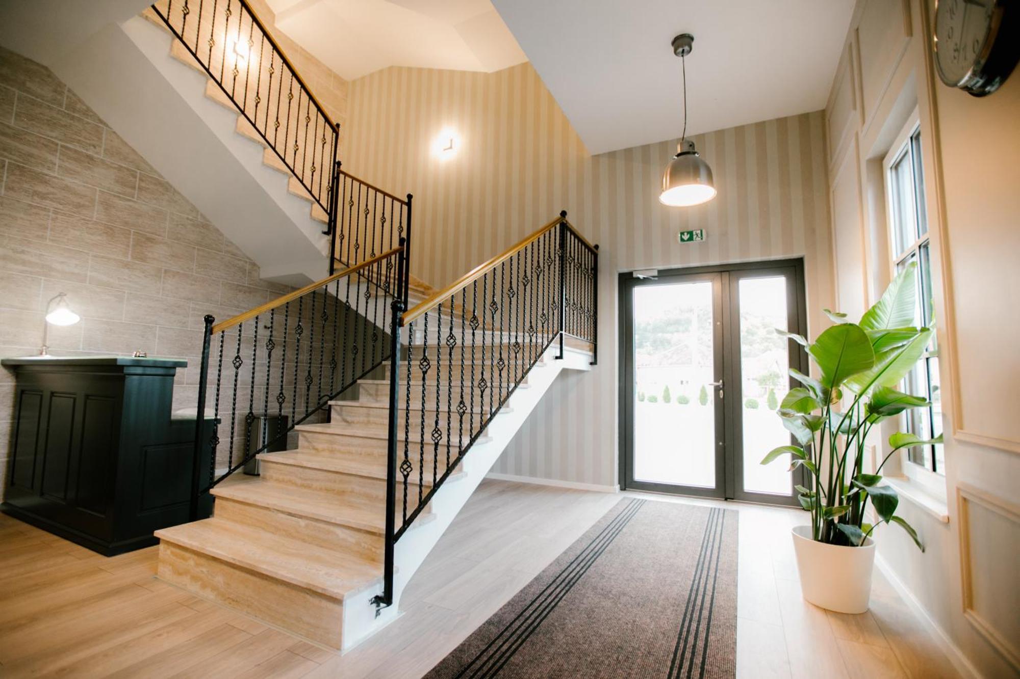 Hotel Beli Dvor Čačak Zewnętrze zdjęcie