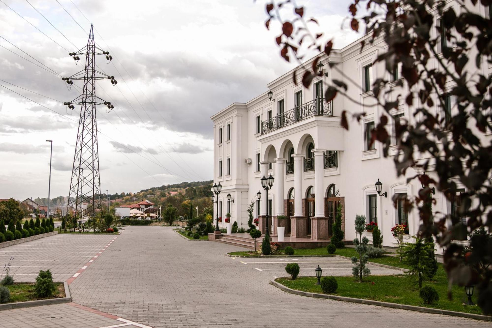 Hotel Beli Dvor Čačak Zewnętrze zdjęcie