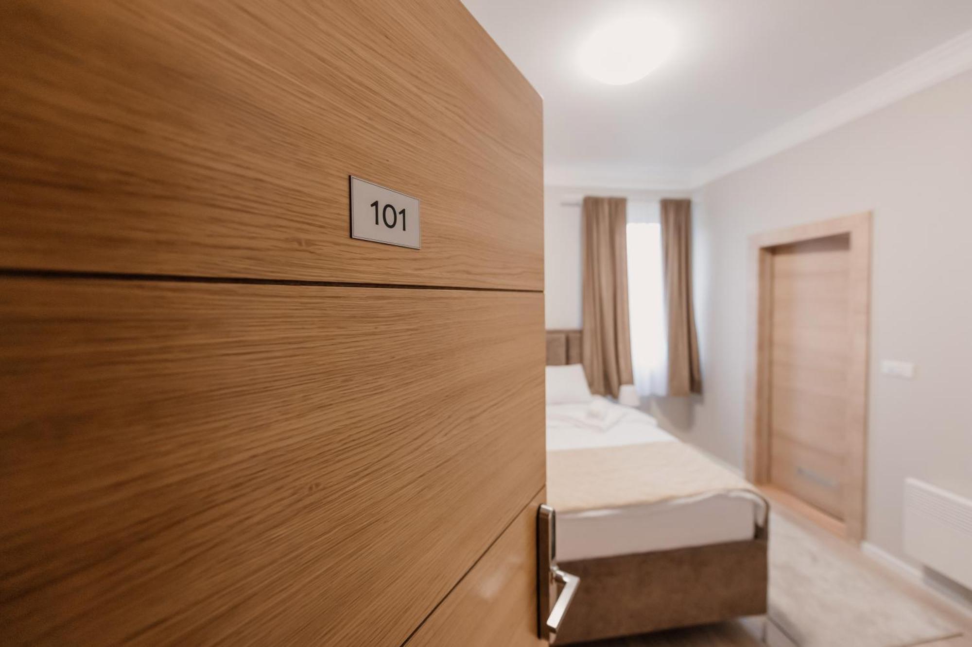 Hotel Beli Dvor Čačak Pokój zdjęcie