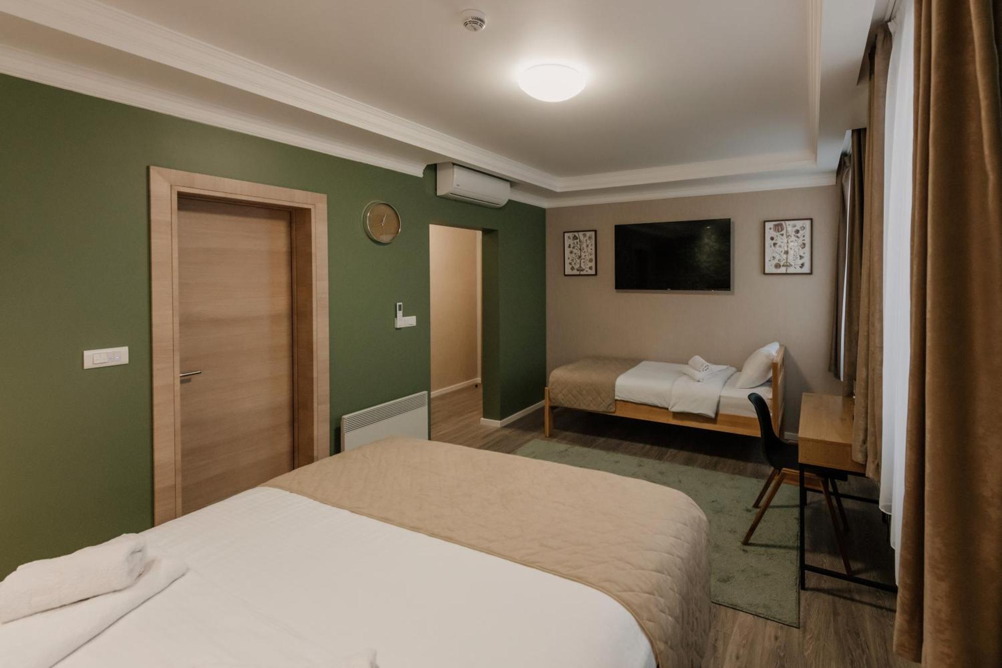 Hotel Beli Dvor Čačak Zewnętrze zdjęcie