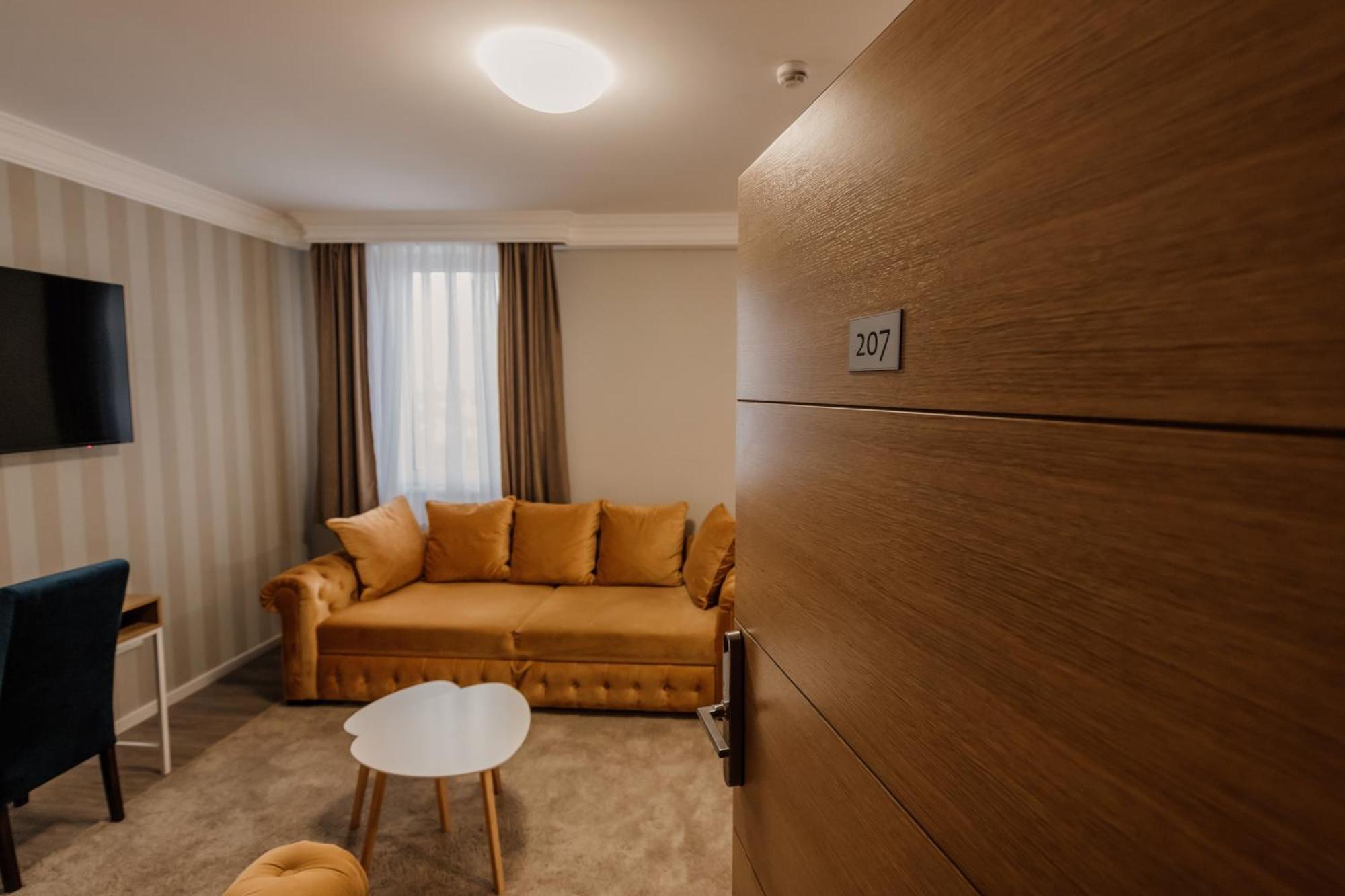 Hotel Beli Dvor Čačak Zewnętrze zdjęcie