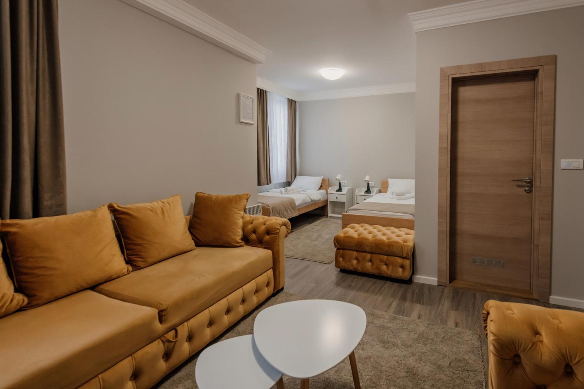 Hotel Beli Dvor Čačak Zewnętrze zdjęcie