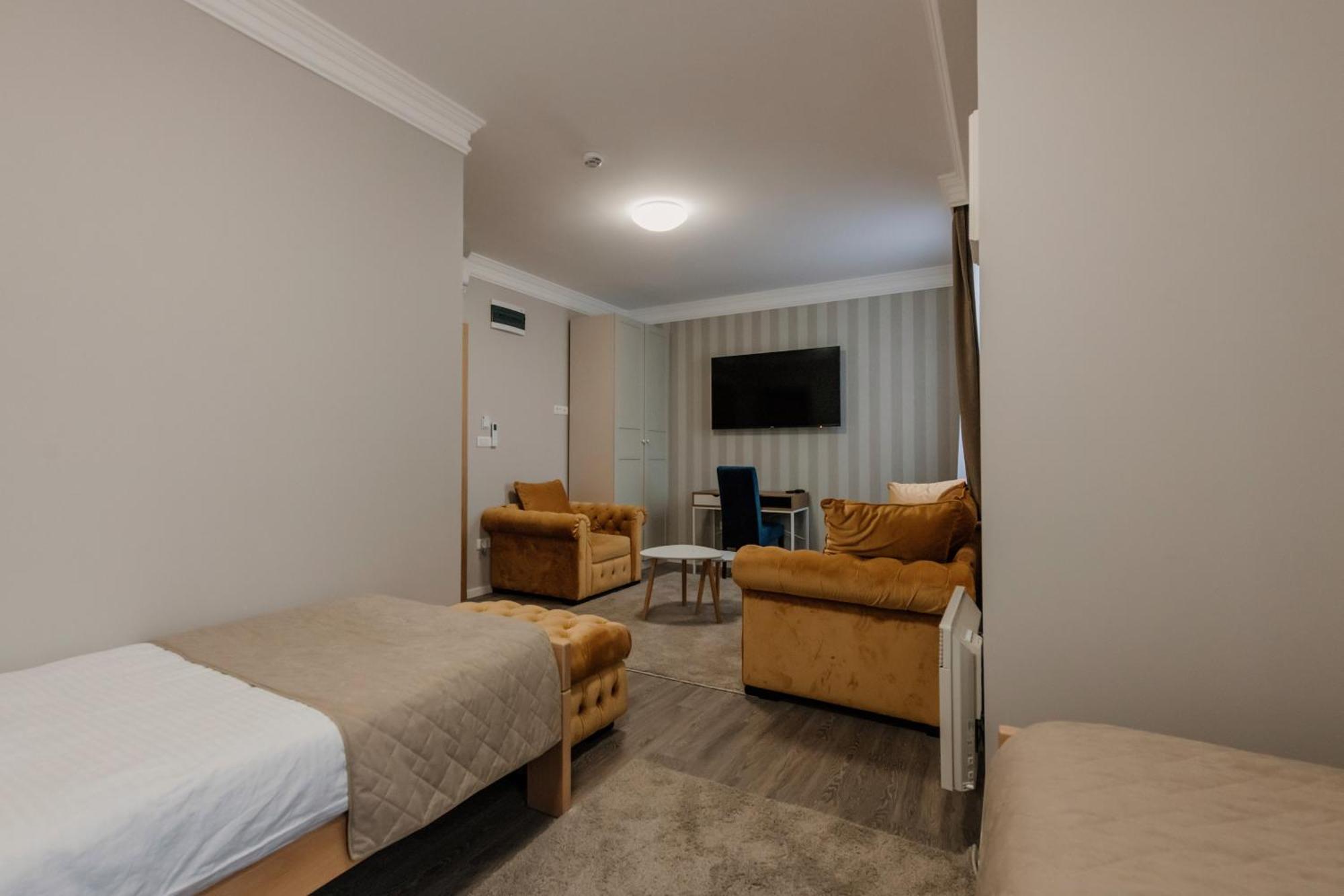 Hotel Beli Dvor Čačak Zewnętrze zdjęcie
