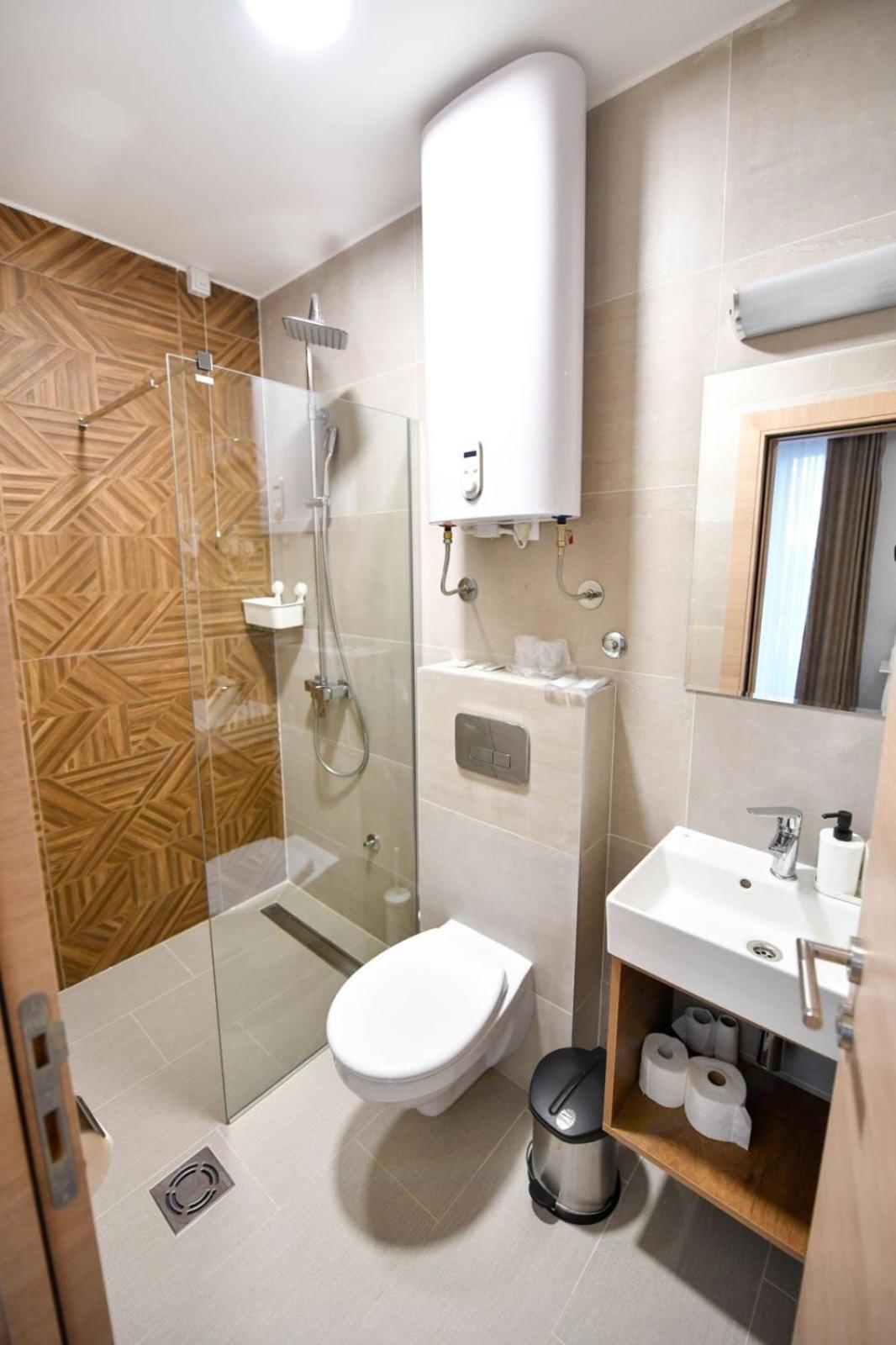 Hotel Beli Dvor Čačak Zewnętrze zdjęcie
