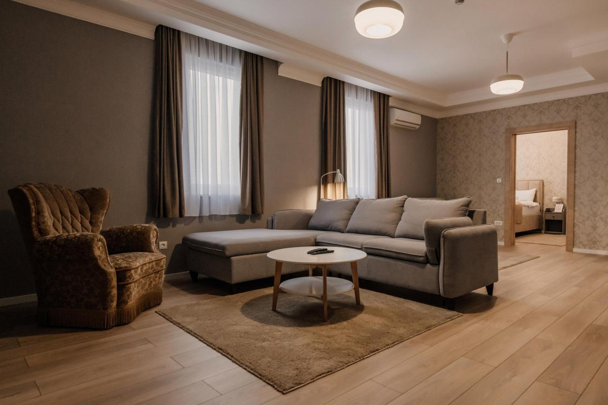 Hotel Beli Dvor Čačak Zewnętrze zdjęcie