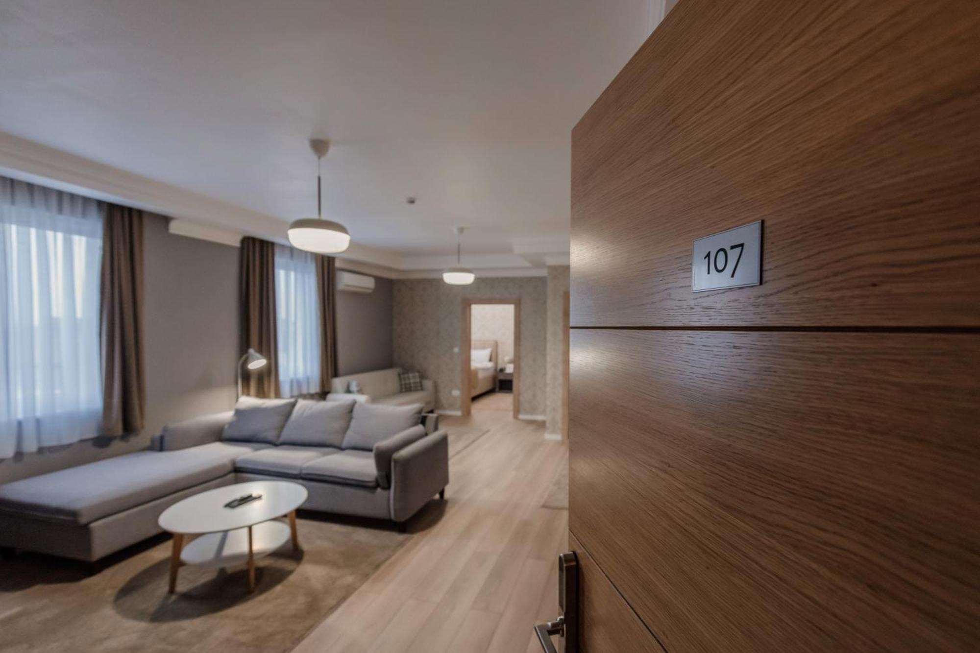 Hotel Beli Dvor Čačak Zewnętrze zdjęcie