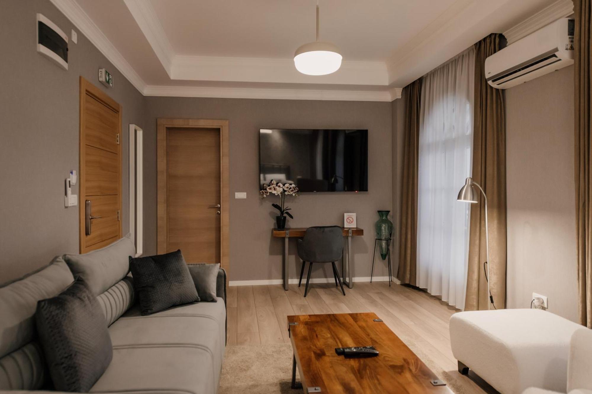 Hotel Beli Dvor Čačak Zewnętrze zdjęcie